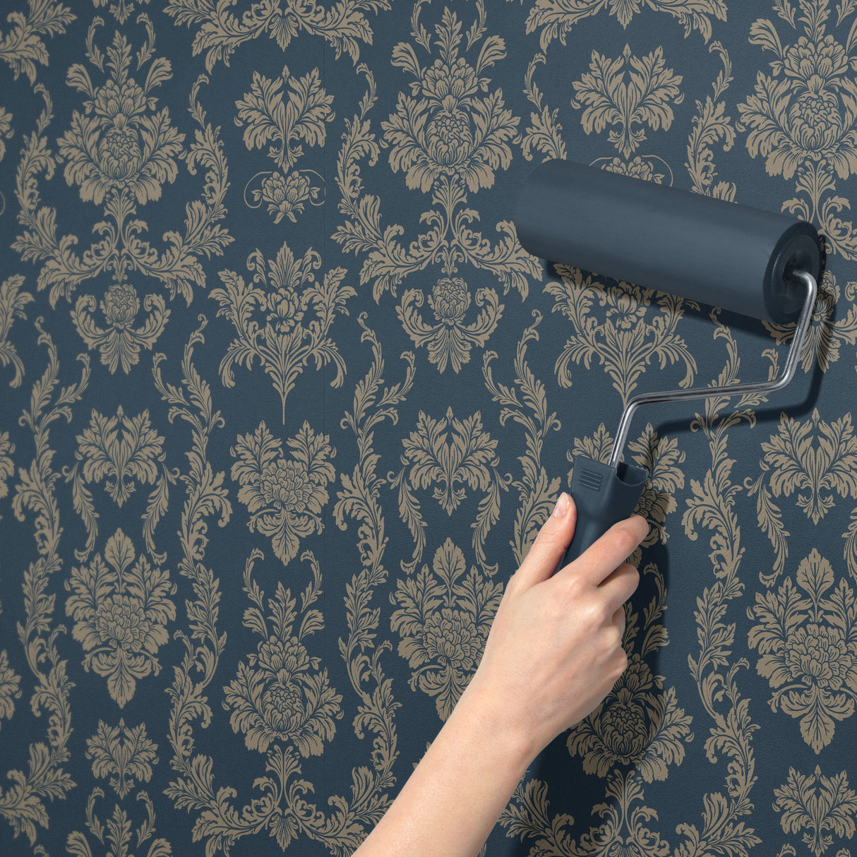Grand Manor | Vintage Baroque European Damask Wallpaper Wallpaper Sckribbles