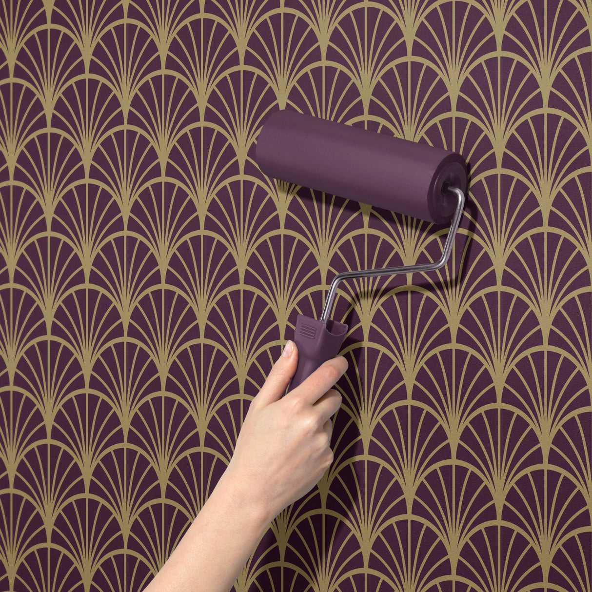 Chic Shells | Vintage Scalloped Shell Art Deco Wallpaper Wallpaper Sckribbles