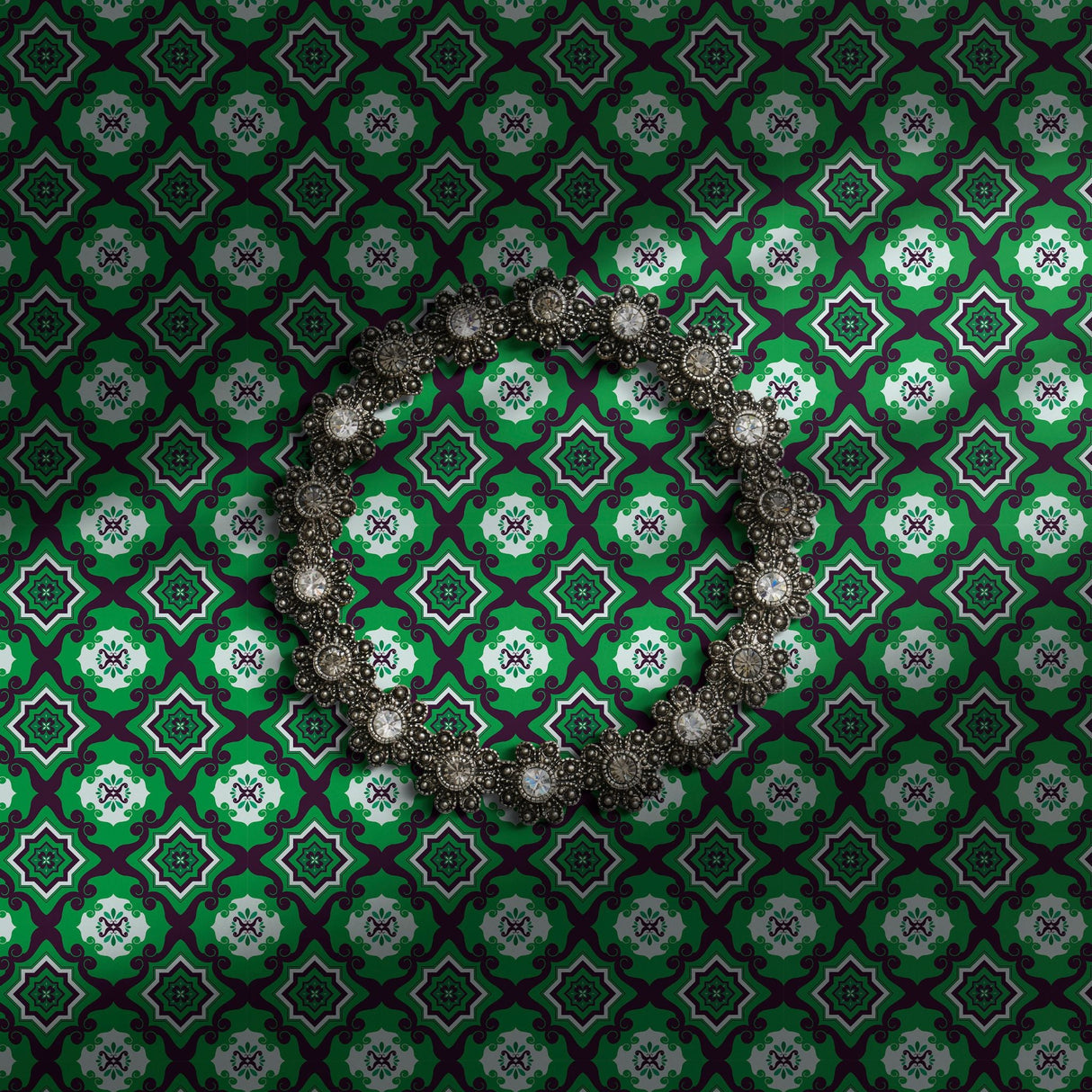 Bright green and dark purple retro tiled wallpaper.