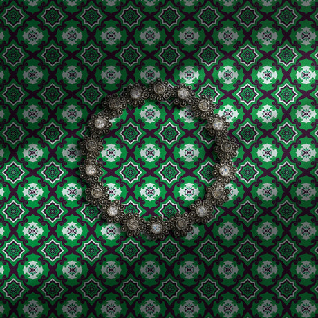 Bright green and dark purple retro tiled wallpaper.