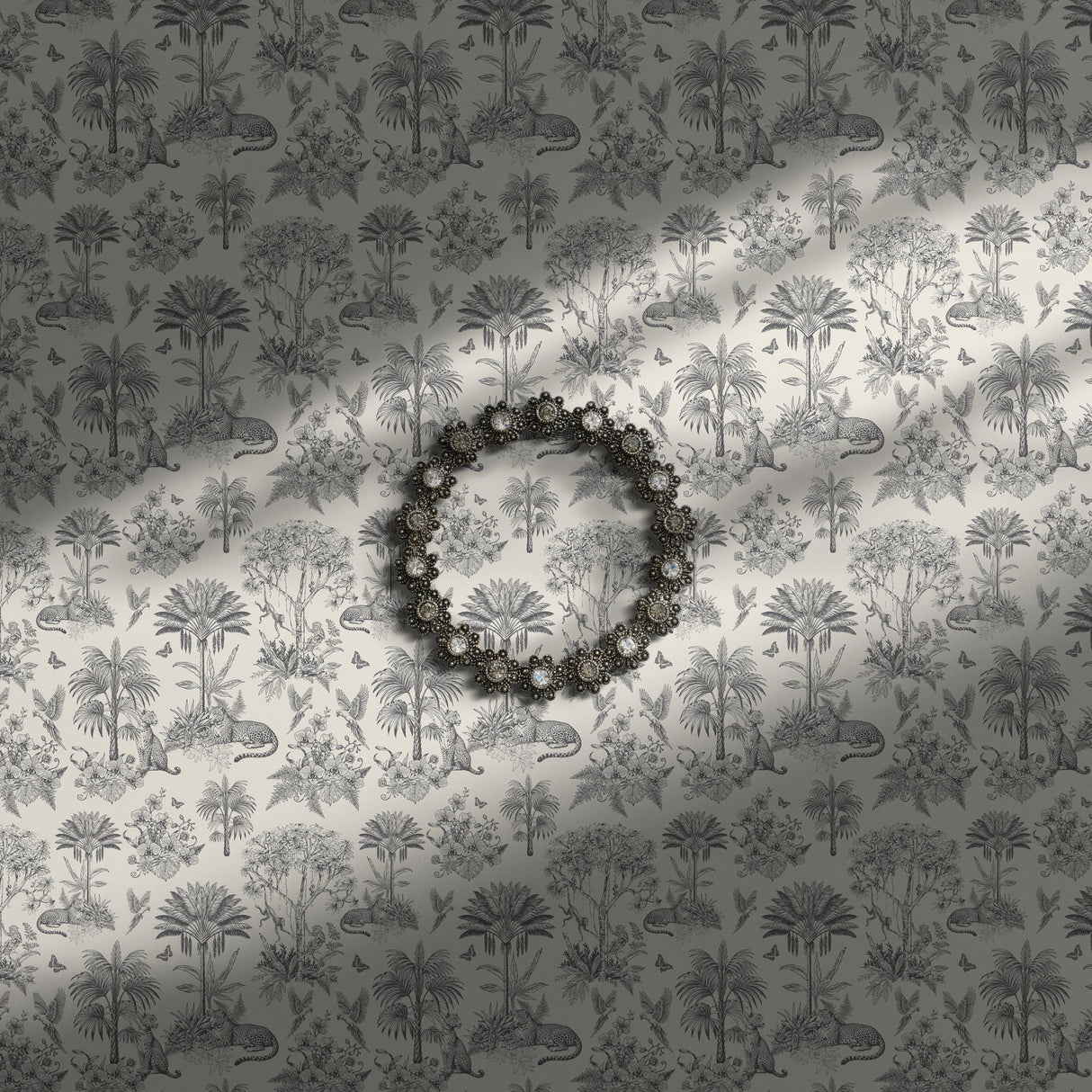 Jungle toile wallpaper.
